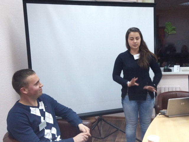 Publiс speaking in ICAN Club (Minsk): presentation of jobs Клуб для англоговорящих "ICAN" в Минске: практика английского публичные выступления